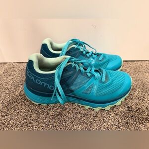 Salomon Trailster women's trail running shoes in the Nile Blue/Bluestone sz 6.5